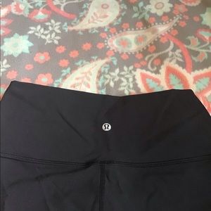 NEW WITH TAGS Lululemon Wunder Under High Rise 28”
